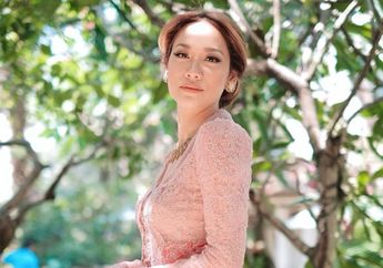 BCL Jadi Sorotan Kala Tampil dalam Balutan Mini Dress Seksi dengan Detail Ala Keramik Saat Terima Penghargaan Artis Solo Wanita Pop Terbaik