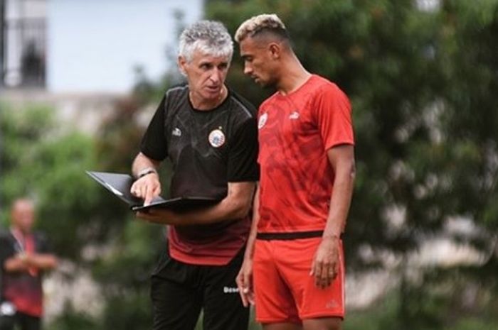 Pelatih Persija Jakarta, Ivan Kolev, bersama Bruno Matos.