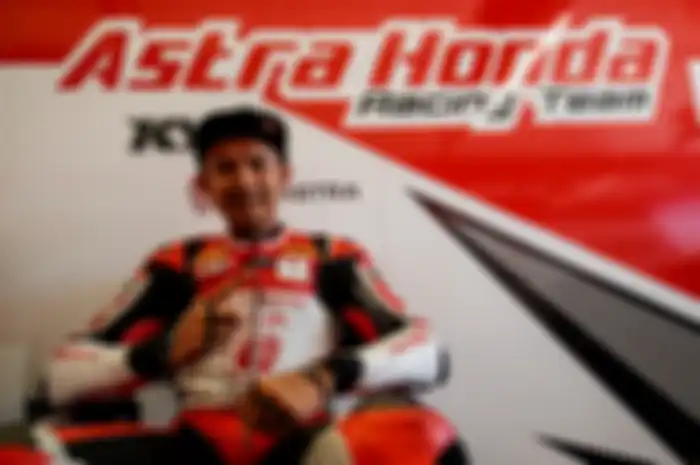Pembalap Indonesia Dimas Ekky Balap Moto2