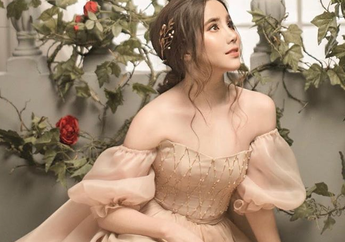Anggunnya Agatha Chelsea dengan 7 Outfit Kondangan Untuk Cewek Manis!