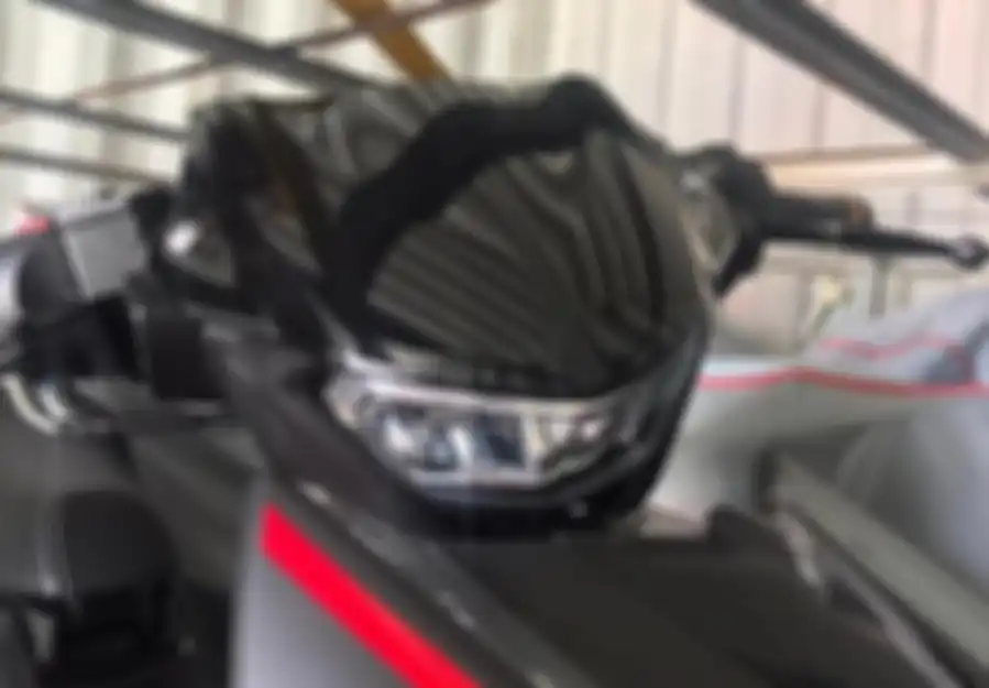 Lampu depan Yamaha Exciter RC 2020 saudara MX King di Vietnam
