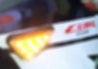 Video: Cara Pasang Lampu Sein LED di Honda CBR150R