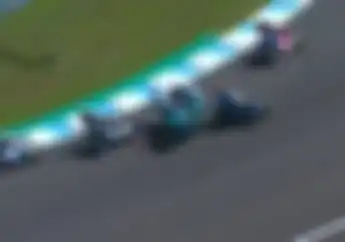 Sadis.. Video Detik-detik Aron Canet Tabrak Telak 3 Rivalnya di Race Moto3 Spanyol