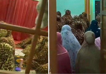 Viral, Emak-emak Salat Tarawih Kompak Pakai Mukena Bermotif Macan Tutul, Auto Bikin Perekam dan Netizen Melongo: Berasa Salat di dalam Hutan