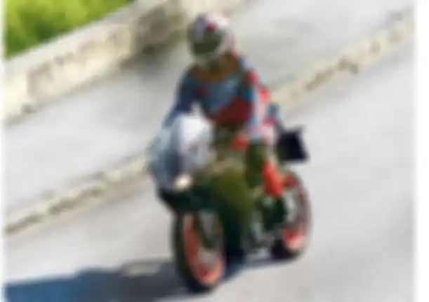 KTM RC 390 sedang diuji jalan