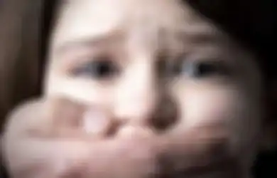 Berkelakuan Setan, Ibu Ini Sampai Hati Jual Anak Kandungnya di Usia 7 dan 8 Tahun ke Pria Pedofilia, Bahkan Saksikan Sendiri Gadisnya Dirudapaksa di Mobilnya