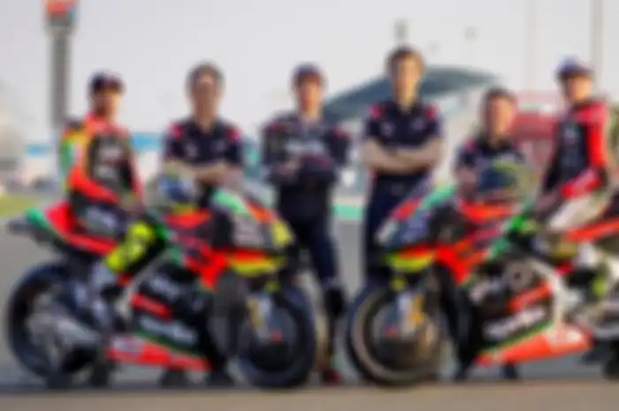 Ilustrasi. Massimo Rivola (ketiga dari kanan) bos tim Aprilia Racing Team Gresini dukung sepenuhnya Andrea Iannone bisa balapan bersama Aprilia di MotoGP