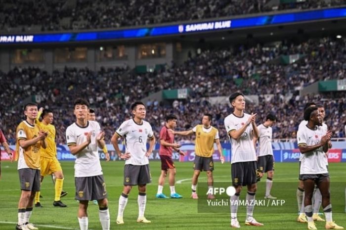 Para pemain timnas China meminta maaf kepada suporter usai dihancurkan timnas Jepang 0-7 pada laga Kualifikasi Piala Dunia 2026 (5/9/2024).