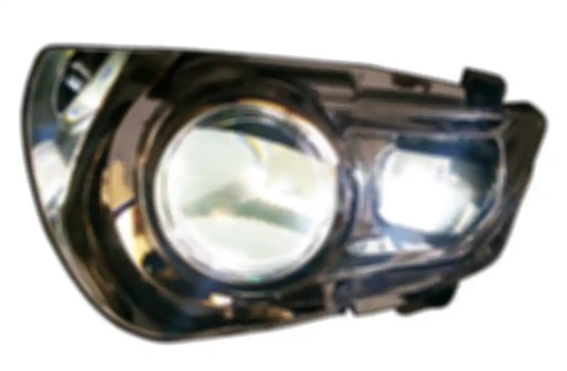 Untuk lampunya, Yoyo menggunakan empat buah lampu proyektor dari Toyota Vellfire untuk All New Yamaha NMAX (Gbr.1)