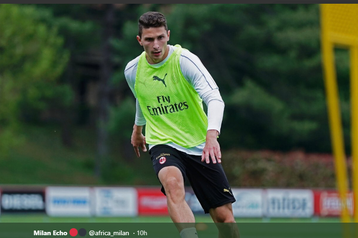 Bek AC Milan, Mattia Caldara.