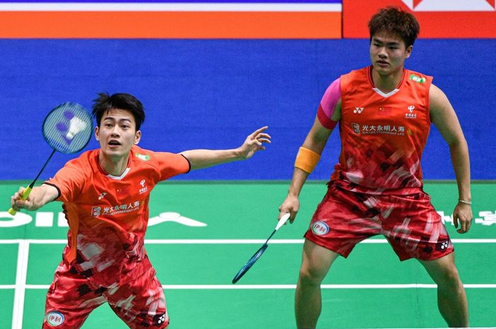 Pasangan ganda putra China, Liang Wei Keng/Wang Chang, pada babak kedua China Open 2024 di Olympic Sports Center Gymnasium, Changzhou, China, Kamis (19/9/2024),