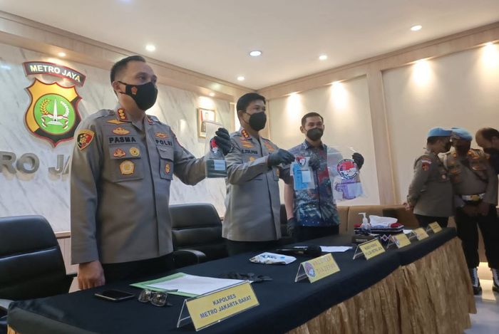 Rilis kasus narkoba gitaris band Kahitna, Andrie Bayuajie di Polres Jakarta Barat, Jumat (3/6/2022).