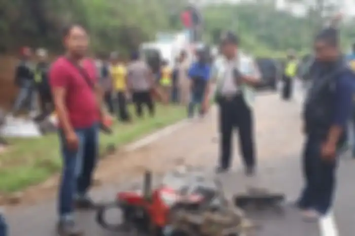 Kecelakaan kembali terjadi di Tanjakan Emen, Subang Jabar.