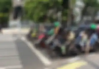 Tilang Elektronik Mulai Diterapkan, Pemotor di Sarinah Tampak Berbaris Rapi di Belakang Garis Marka