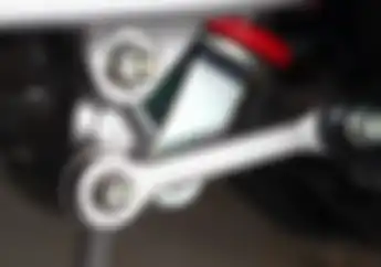 Gampang Mengatur Monosok Agar Tinggi Jok Motor Sesuai Keinginan 