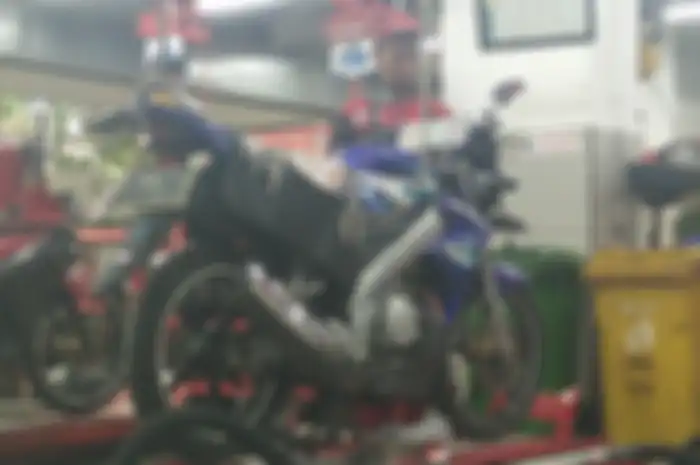 Ilustrasi servis motor injeksi.
