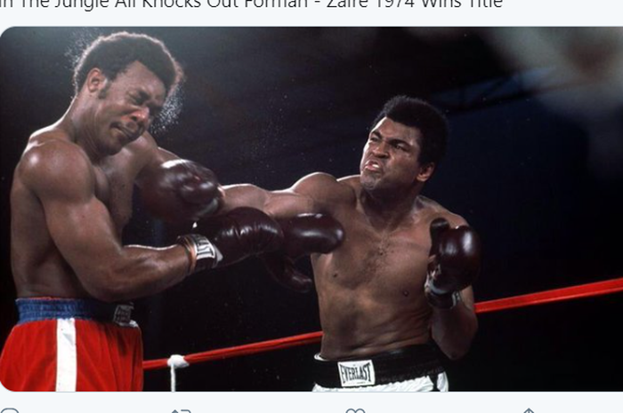 Ketika Muhammad Ali memukul George Foreman dalam laga bertajuk Rumble in the Jungle. 