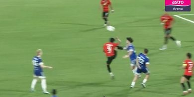 Ramadhan Sananta Dikartu Merah usai Tendang Muka Striker Timnas Malaysia, Derbi Borneo Berakhir Pedih untuk DPMM FC