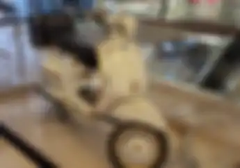 Vespa Sultan Seharga Rp 1 Miliar Mejeng di Mall Pakuwon Surabaya