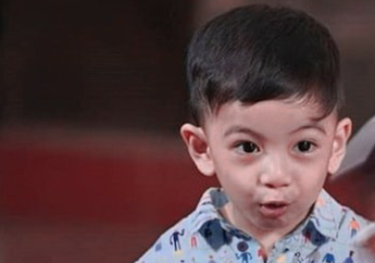 Belanja Batik di Pasar Beringharjo, Jan Ethes Kepergok Pakai Sepatu Branded Berharga Fantastis!