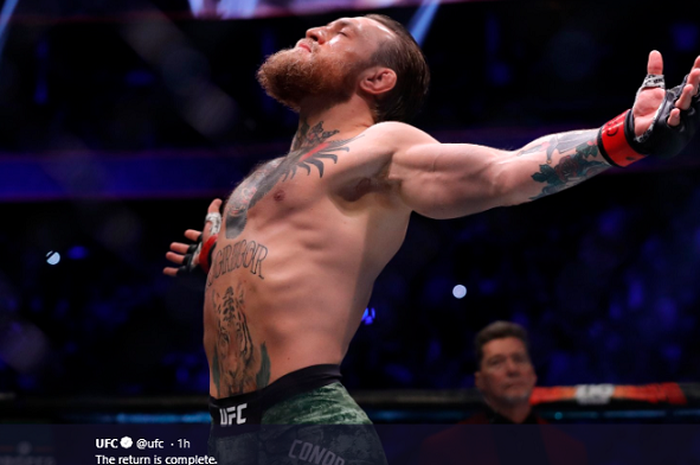 Selebrasi Conor McGregor usai menang dalam waktu 40 detik lawan Donald Cerrone pada UFC 246 di T-Mobile Arena, Las Vegas, Minggu (19/1/2020). 