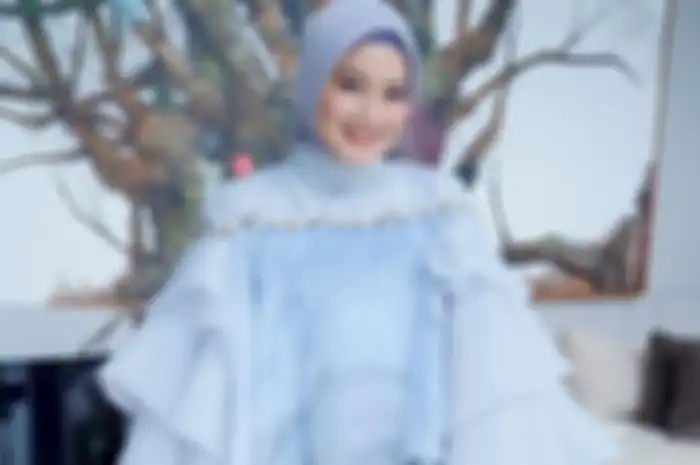 Titi Kamal tampil cantik dengan hijab