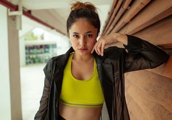 Aduhai Seksi! Marshanda jadi Sorotan Saat Pakai Mini Dress Bahan Kulit dengan Desain Pundak Terbuka