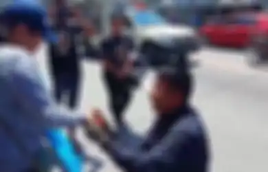 Lamaran Pria Ini Dianggap Lamaran Paling Buruk Di Dunia Sampai Membuat Pacarnya Bingung, Bagaimana Aksinya Dan Jawaban Calonnya?
