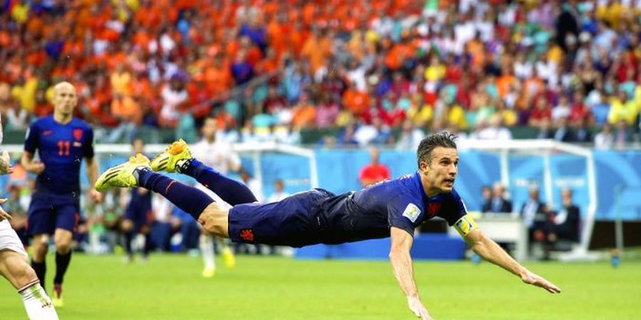 Sejarah Piala Dunia - Kala Gol Terbang ala Robin van Persie Mampu Balaskan Dendam Timnas Belanda ke Spanyol