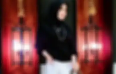 Sedang Rapat dengan Distributor Bisnis Jilbabnya, Syahrini Mendadak Keluarkan Sifat Aslinya Hingga Picu Reaksi Kaget dari Karyawan: Speechless Banget!