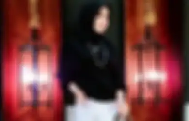 Sedang Rapat dengan Distributor Bisnis Jilbabnya, Syahrini Mendadak Keluarkan Sifat Aslinya Hingga Picu Reaksi Kaget dari Karyawan: Speechless Banget!