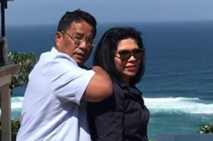 Istri Hotman Paris