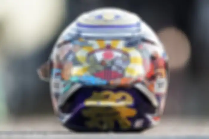 Ada Maneki Neko di bagian belakang helm Marc Marquez