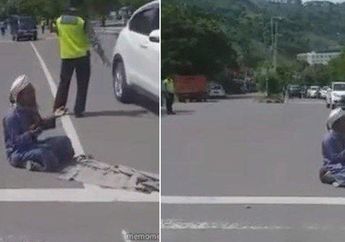 Viral, Tak Terima Ditilang Gegara Gak Pakai Helm, Pria Ini Nekat Sujud dan Doa Biar Polisi Dapat Azab: Saya Dizalimi Manusia Tak Beriman!