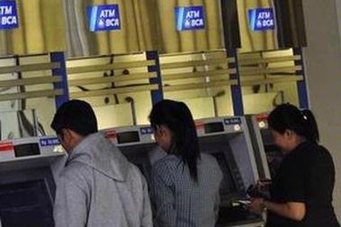 BCA dan Bank Mandiri Sudah Cair, Bantuan Rp 1 Juta Masuk ke Rekening Masing-masing (foto ilustrasi)