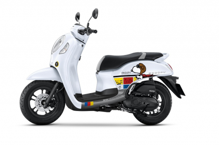 Honda Scoopy Snoopy meluncur di Thailand. Edisi spesial kolaborasi dengan tokoh komik terkenal.