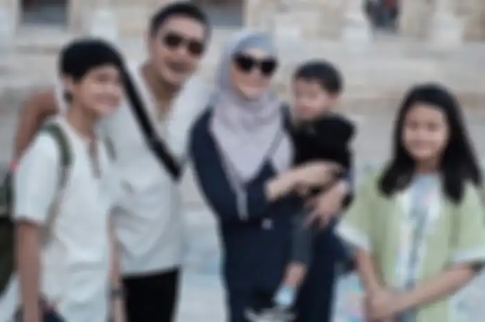 Bak Petir di Siang Bolong, Fenita Arie Mendadak Lemas Pergoki Putra Sulungnya Nekat Loncat dari Balkon Rumah Lantai 2, Kenapa?