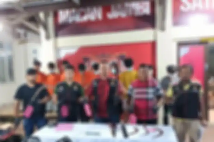 Tim Macan Polresta Jambi berhasil meringkus 10 geng motor, ketua geng ditembak karena berusaha kabur.