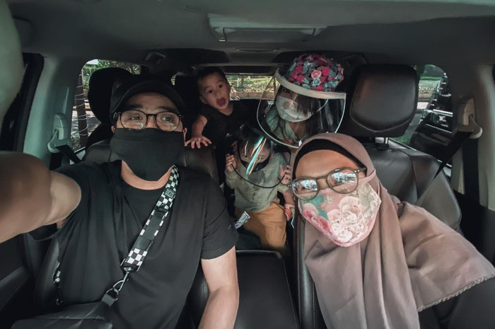 Kini jarang muncul hiasi layar kaca, ternyata pesinetron tampan ini banting setir jualan baju hingga ayam geprek demi keluarganya