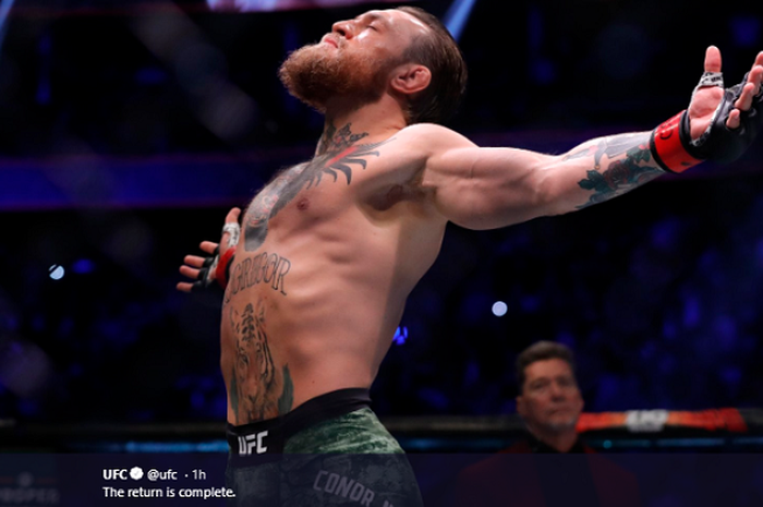 Selebrasi Conor McGregor usai menang dalam waktu 40 detik lawan Donald Cerrone pada UFC 246 di T-Mobile Arena, Las Vegas, Minggu (19/1/2020). 