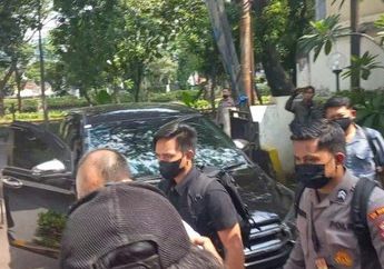 5 Jam Diperiksa Komnas HAM, Bharada E Bungkam Hanya Menangkupkan Tangan