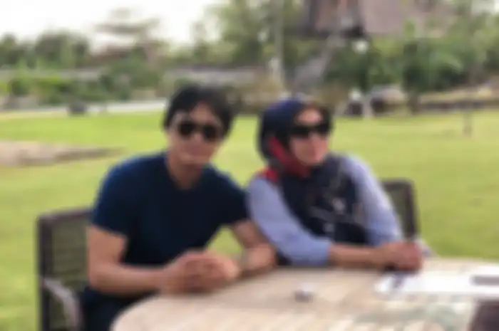 Muzdalifah dan Fadel Islami ulang tahun pernikahan pertama.