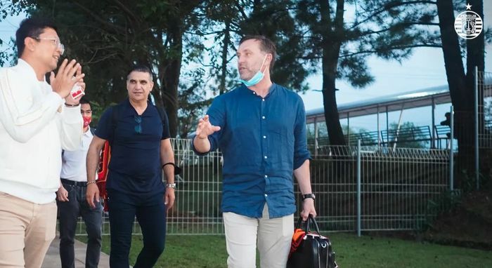 Thomas Doll tiba di markas Persija Jakarta (23/5/2022). 