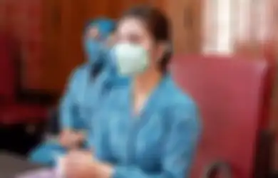 Diam-diam Sembunyikan Barang Branded Dibalik Tampilan Sederhananya, Selvi Ananda Kepergok Bawa Tas Dior Saat Pimpin Rapat PKK, Berikut Harganya