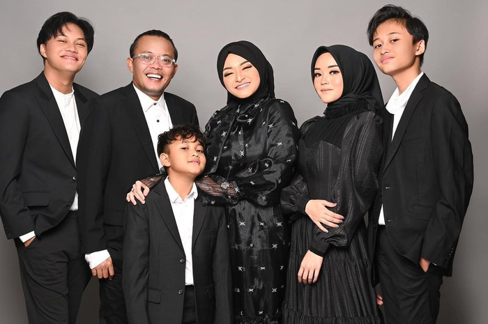 Pemotretan keluarga Sule dan Nathalie Holscher bersama anak-anaknya
