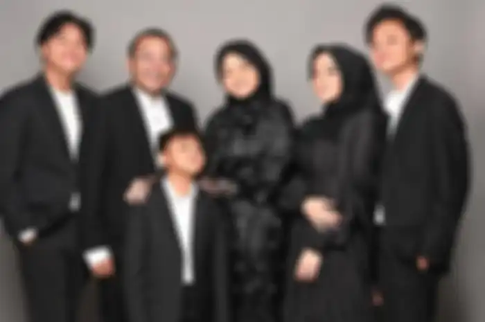 Pemotretan keluarga Sule dan Nathalie Holscher bersama anak-anaknya
