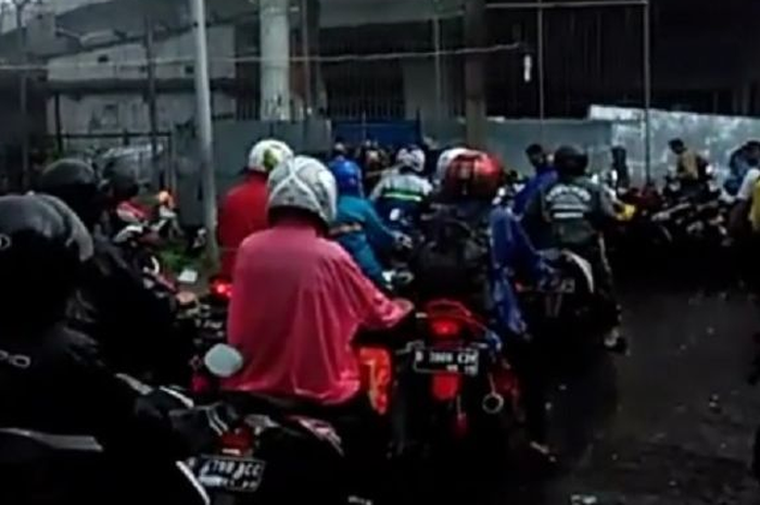 Pemalakan oleh preman di Bandara Soetta.