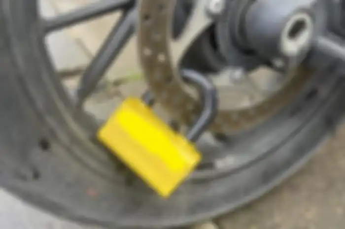 (ILUSTRASI) Gembok cakram bikin maling motor di Pasar Rebo gagal nyolong motor.