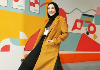 Nonton Konser Melly Goeslaw Bareng Sahabat, Zaskia Sungkar Jadi Sorotan Saat Pakai Jaket Jeans Lengkap dengan Ransel Seharga Rp65,6 Juta