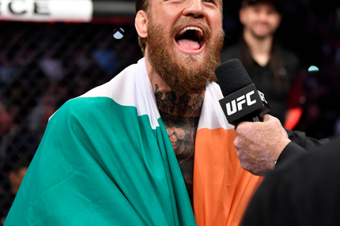 Petarung UFC asal Republik Irlandia, Conor McGregor, baru saja menang atas Donald Cerrone pada UFC 246 di T-Mobile Arena, Las Vegas, Minggu (19/1/2020). Dalam laga tersebut, McGregor dinyatakan menang secara TKO dengan waktu 40 detik di ronde pertama. 